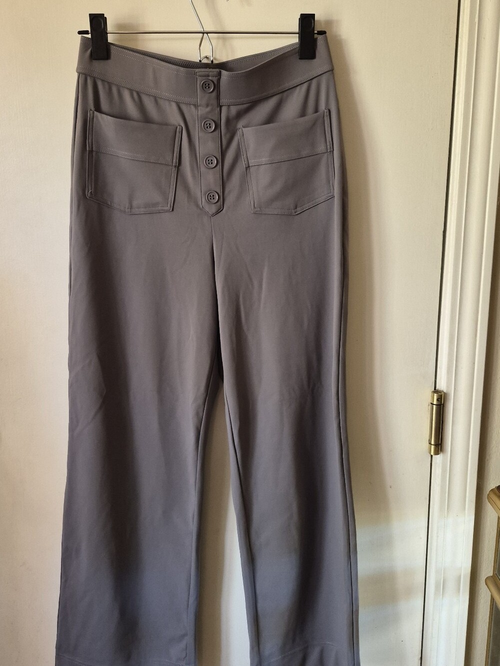 HALARA Wide-Leg Button-Front Pants in Gray